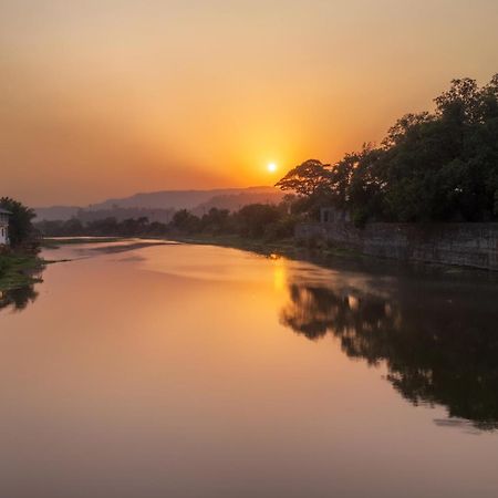 Vintage Estate: Lakeside Retreat with Plunge Pool and Gazebo Karjat Exterior photo