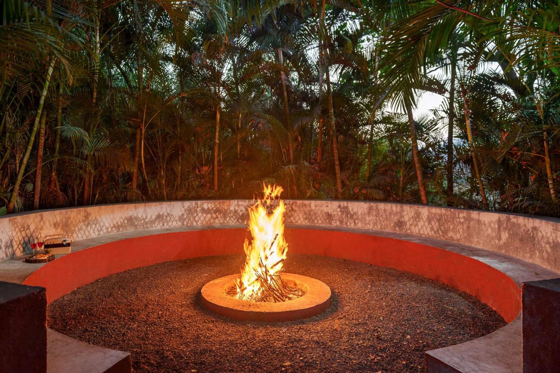 Vintage Estate: Lakeside Retreat with Plunge Pool and Gazebo Karjat Exterior photo
