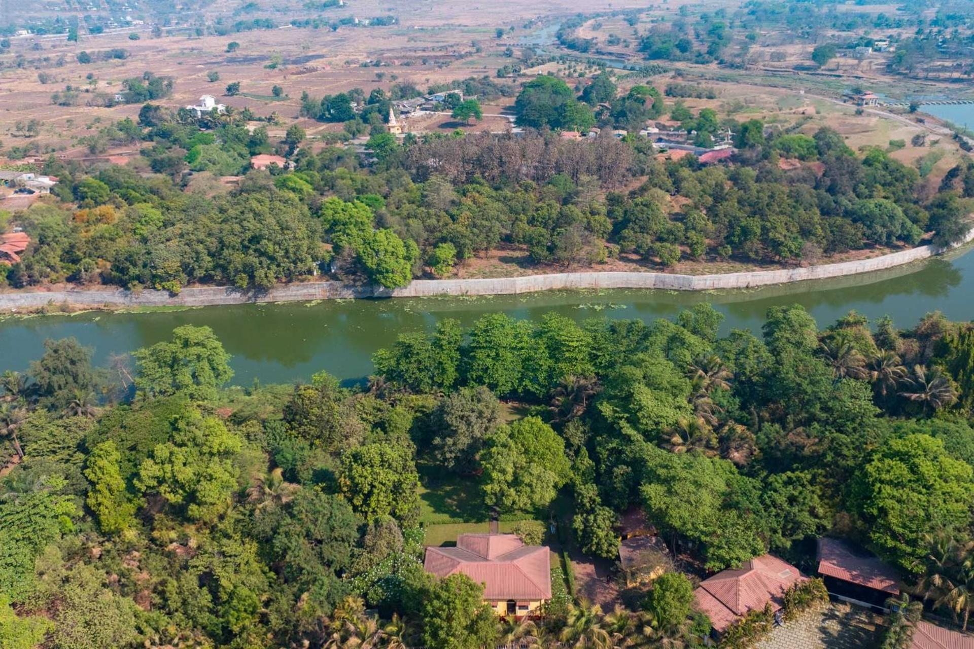 Vintage Estate: Lakeside Retreat with Plunge Pool and Gazebo Karjat Exterior photo