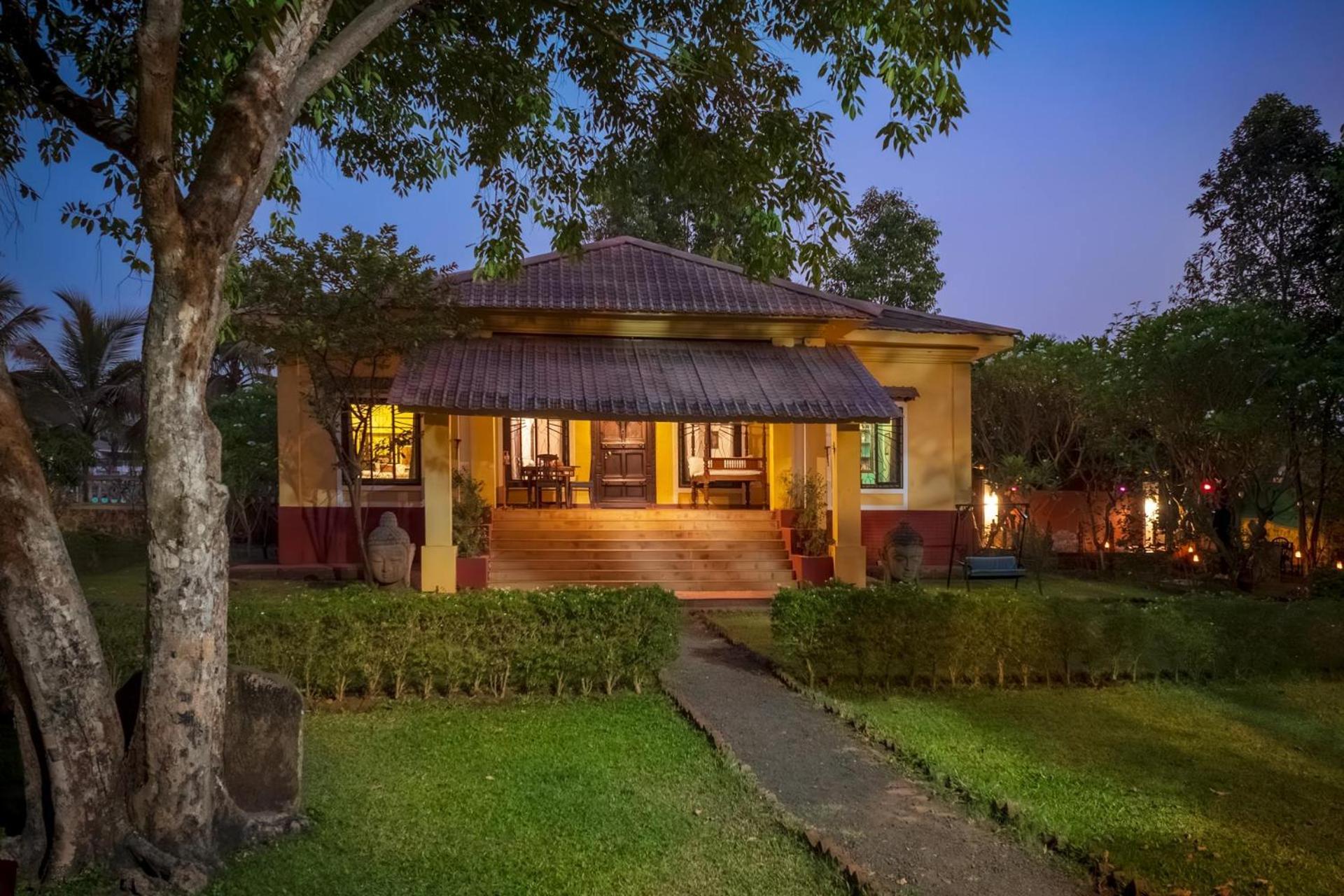 Vintage Estate: Lakeside Retreat with Plunge Pool and Gazebo Karjat Exterior photo